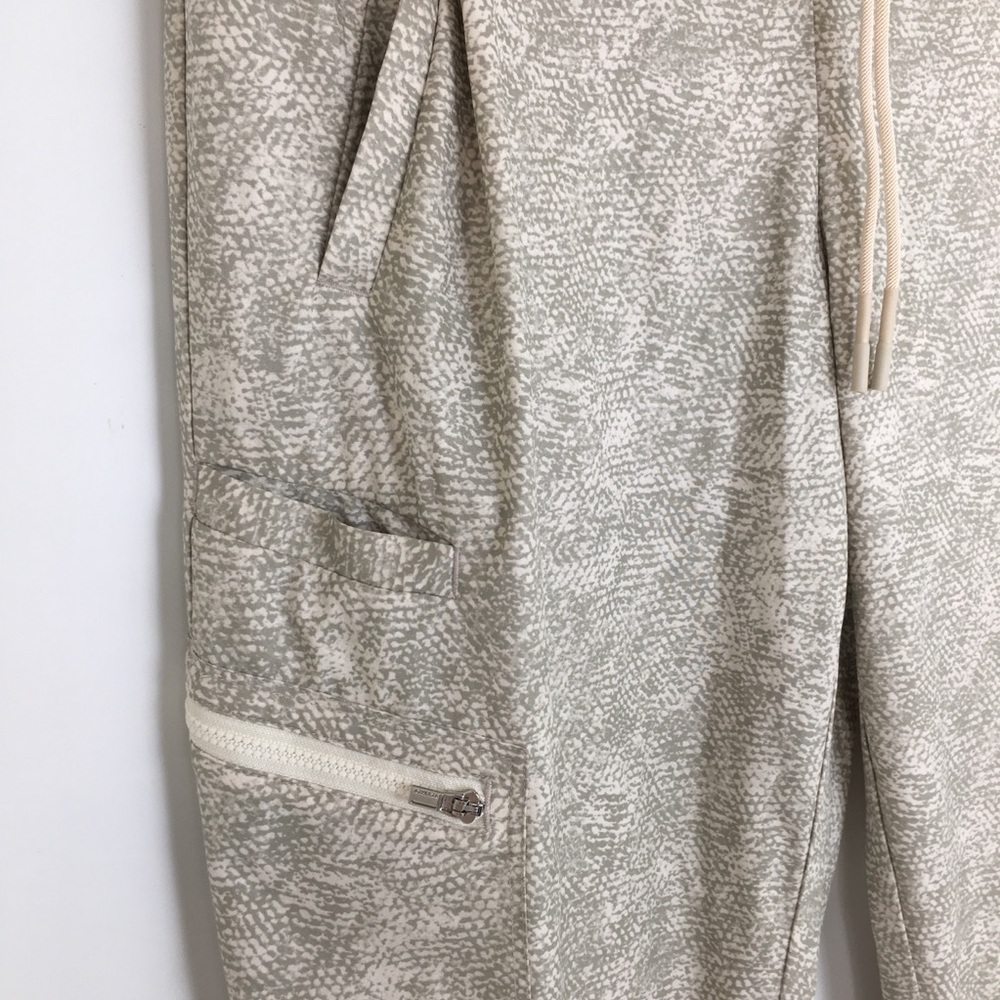 ATHLETA Venture Printed Pant High Rise Jogger Women’s Size 8 Cream Gray - Picture 12 of 16